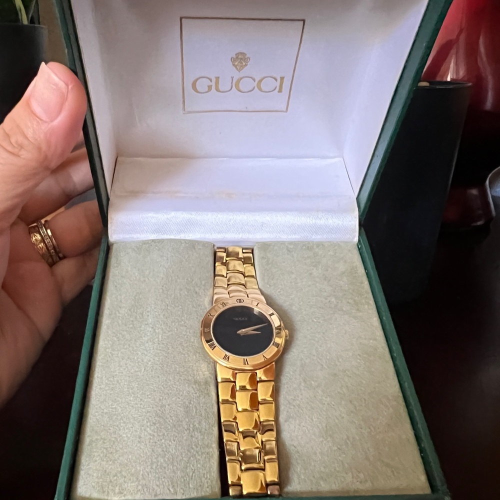 Authentic Vintage Gucci watch (Swiss made) 3300.2.L